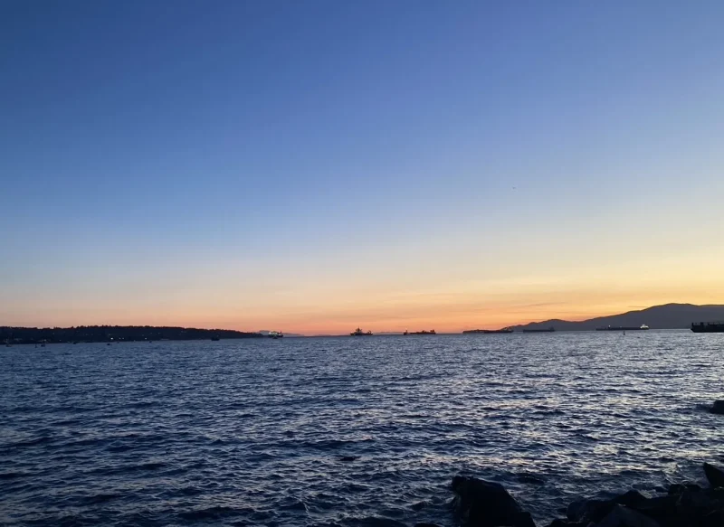 ビーチでの夕焼けの様子