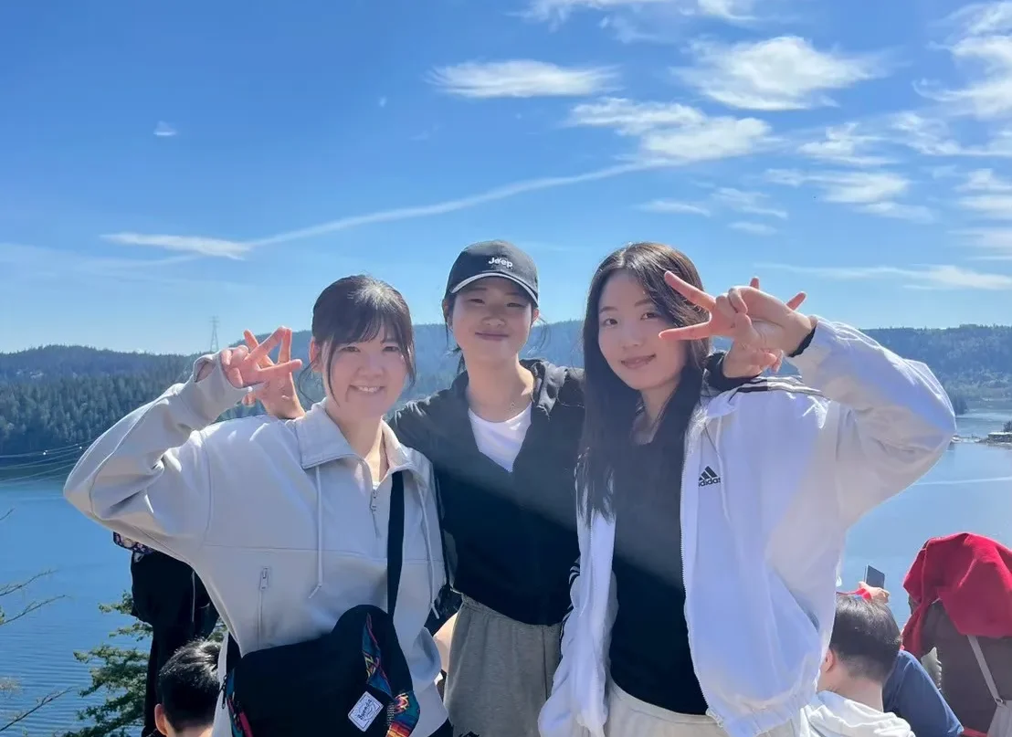 Kana-Saito-With-Friends-