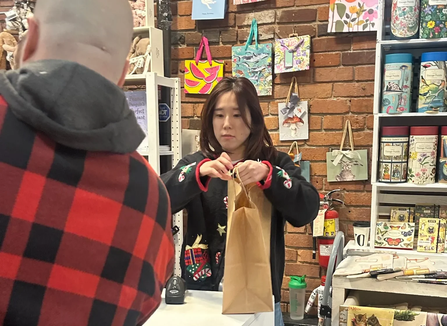 キャッシャーをしている様子